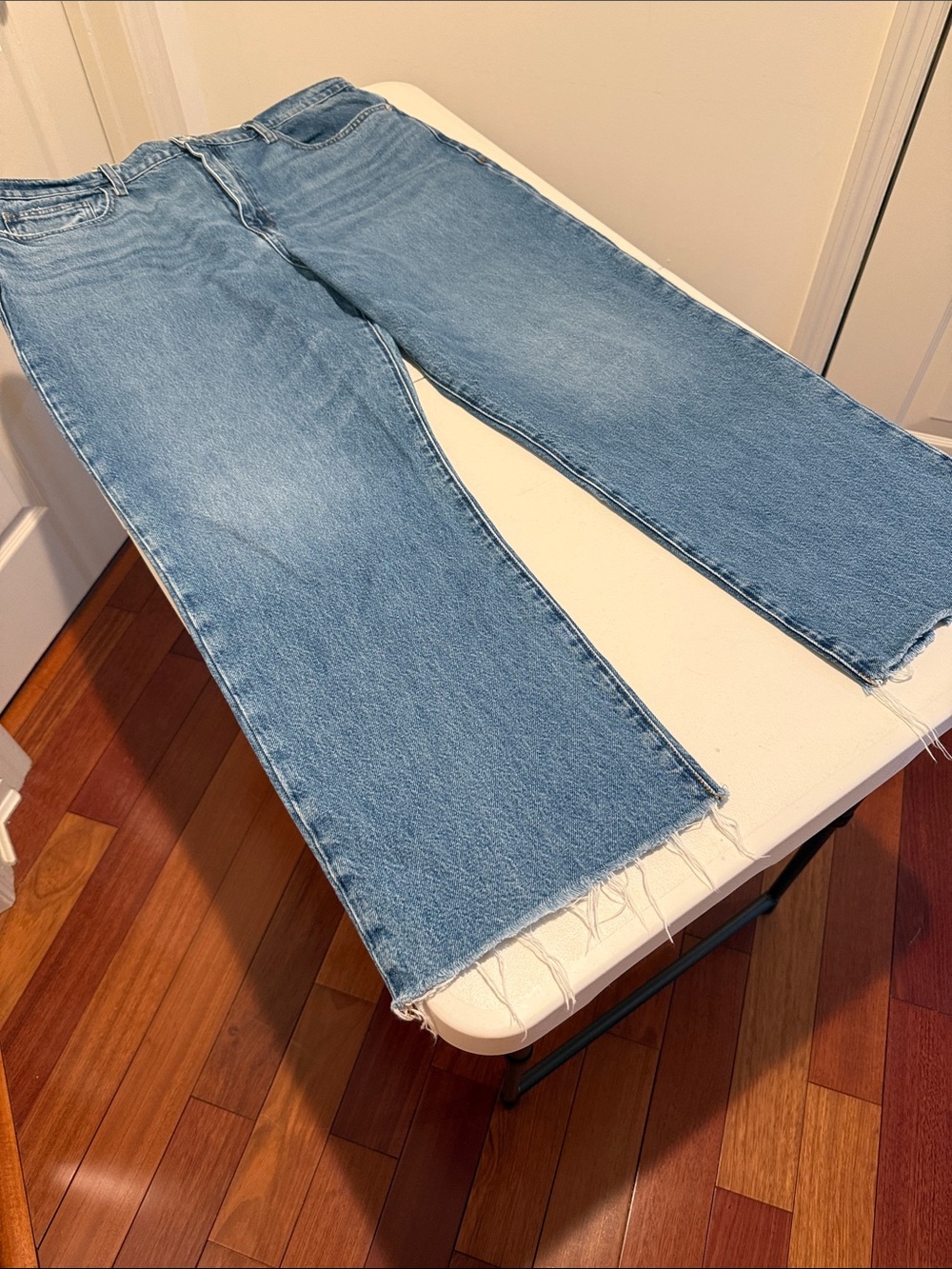 Frame Le Jane Crop Raw Hem Most sought after Jean 32W Best Selling Autumn Ready - Picture 9 of 13